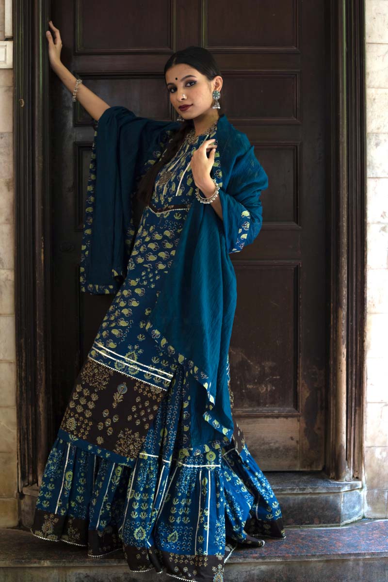 Hasali, a long blue kurta for women